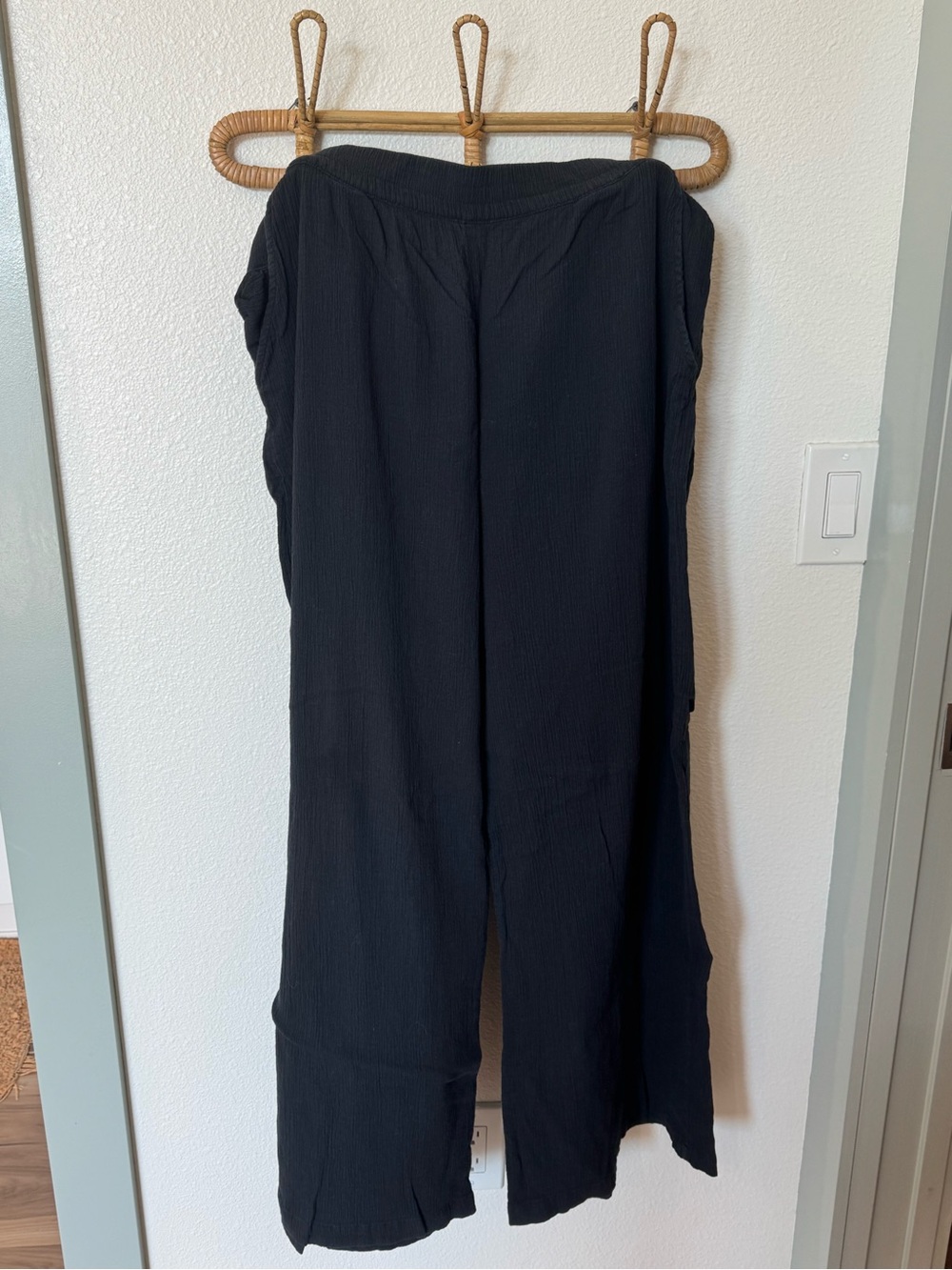 RVCA Black Wide-Leg muslin pant